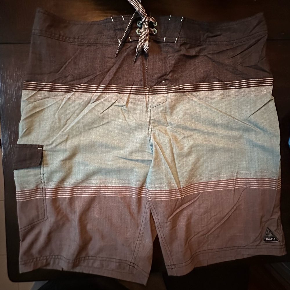 Like new board shorts men's size 38 XL worn once perfect condition
